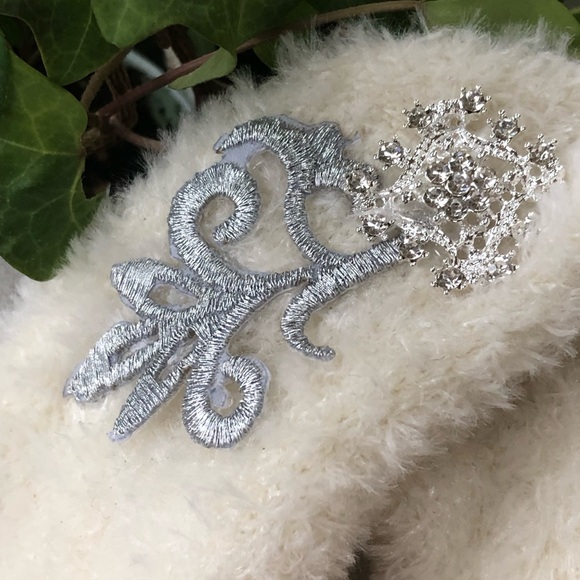 👑Festive Knome👑 - Picture 7 of 10